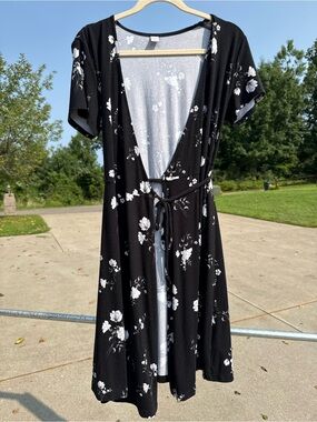 Old Navy Black and White Floral Mini Wrap Dress
